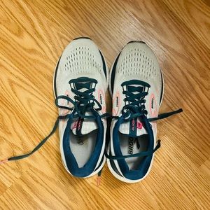 Women’s Brooks Glycerin Running shoes.